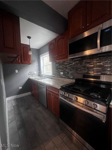 767 East Avenue SE, Warren, OH 44484