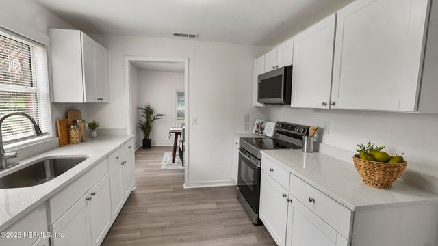 2429 LEON Road, Jacksonville, FL 32246
