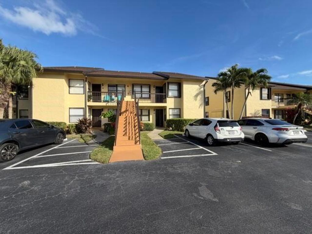 4692 Lucerne Lakes Boulevard E 106, Lake Worth, FL 33467