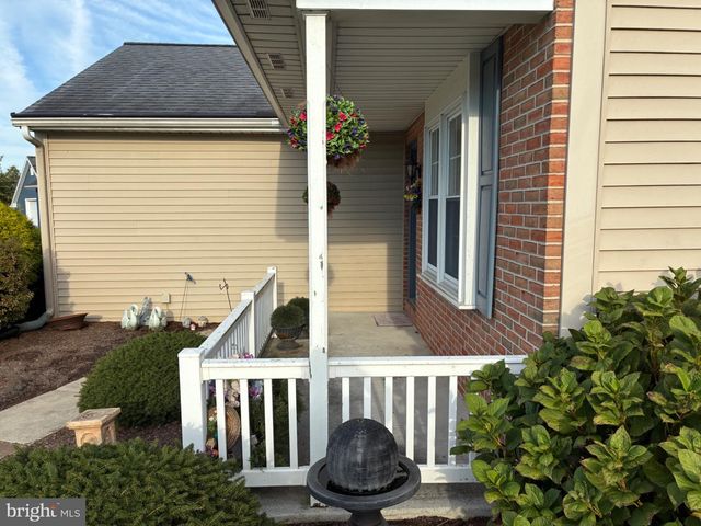 110 LYNETTE CIR, Willow Street, PA 17584