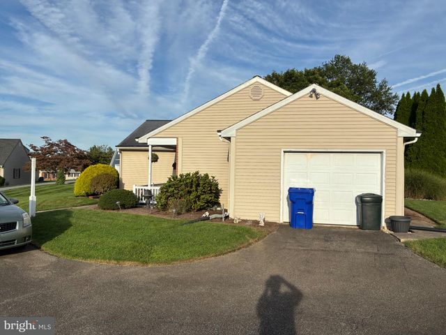 110 LYNETTE CIR, Willow Street, PA 17584
