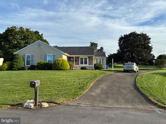 110 LYNETTE CIR, Willow Street, PA 17584