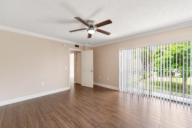915 9th Way, West Palm Beach, FL 33407