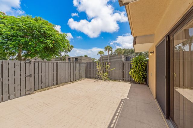 915 9th Way, West Palm Beach, FL 33407