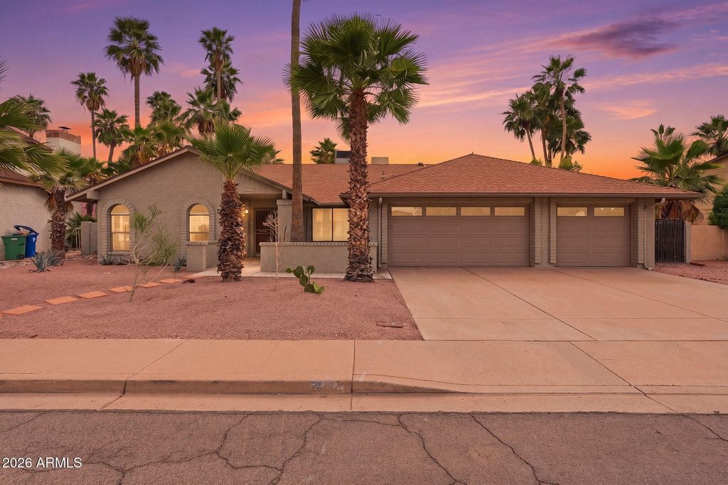 319 E HACKAMORE Street, Mesa, AZ 85201