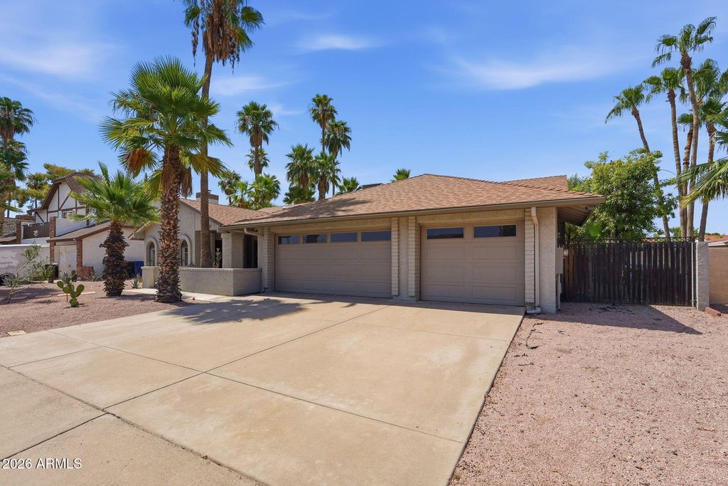 319 E HACKAMORE Street, Mesa, AZ 85201 — photo 2