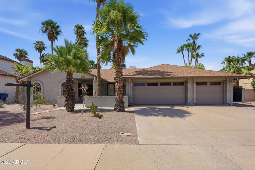 319 E HACKAMORE Street, Mesa, AZ 85201 — photo 3