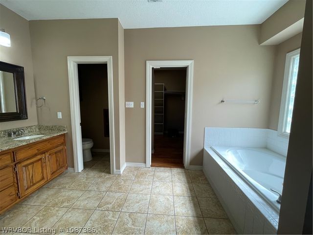 1801 Fianna Way, Fort Smith, AR 72908