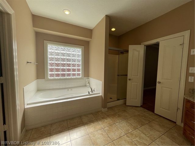 1801 Fianna Way, Fort Smith, AR 72908