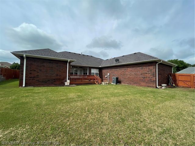 1801 Fianna Way, Fort Smith, AR 72908