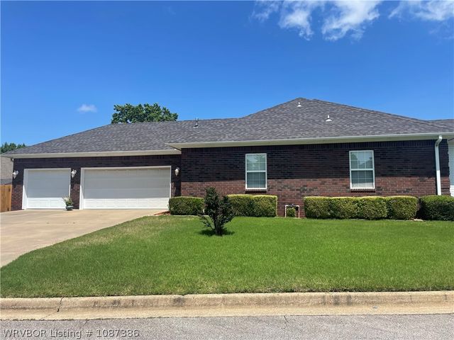 1801 Fianna Way, Fort Smith, AR 72908