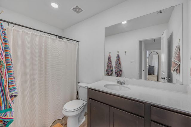 2406 Windrow LN, Lockhart, TX 78644