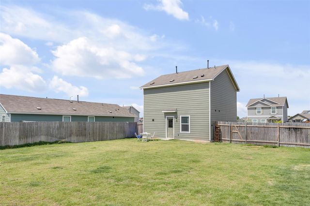 2406 Windrow LN, Lockhart, TX 78644