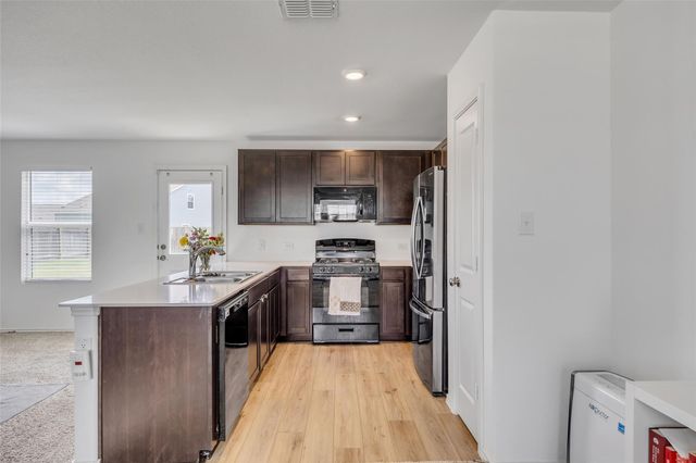 2406 Windrow LN, Lockhart, TX 78644