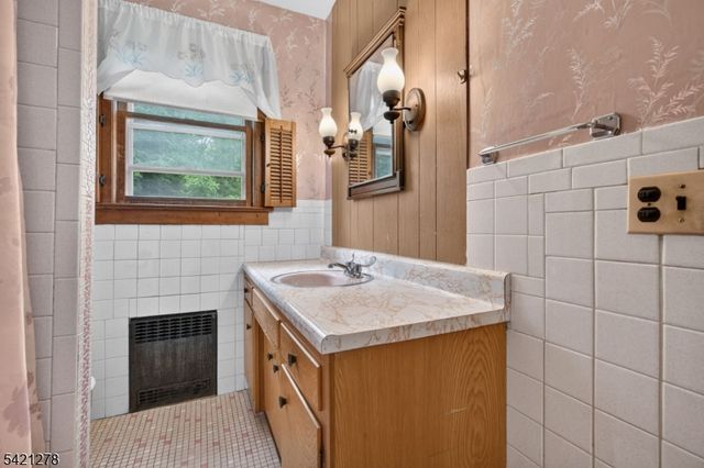 13 Johnson St, Scotch Plains Twp., NJ 07076