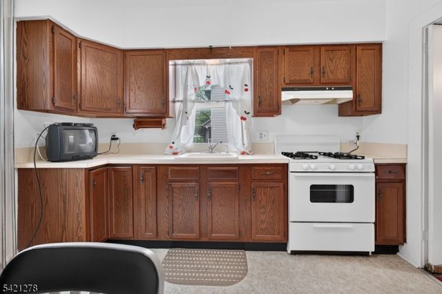 13 Johnson St, Scotch Plains Twp., NJ 07076
