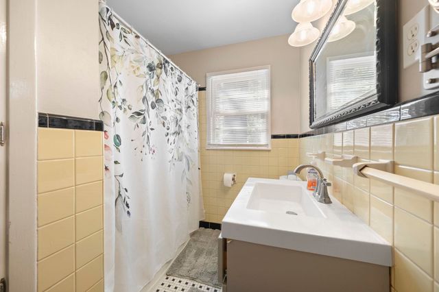 1435 W FLAMINGO DR, Memphis, TN 38117