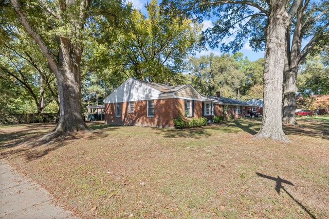 1435 W FLAMINGO DR, Memphis, TN 38117