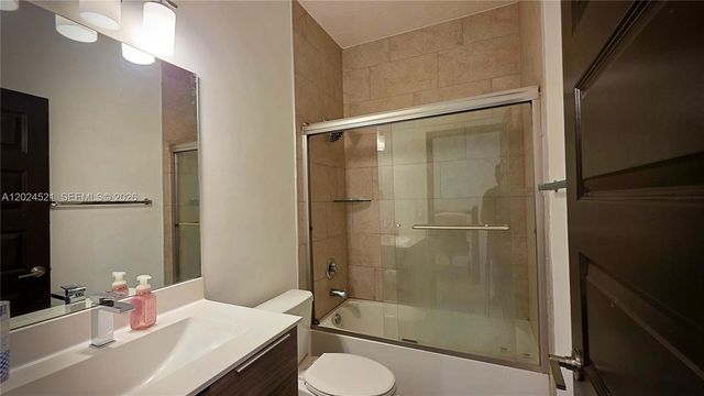 16017 NW 91st Ct, Miami Lakes, FL 33018