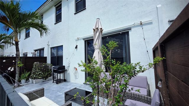 16017 NW 91st Ct, Miami Lakes, FL 33018