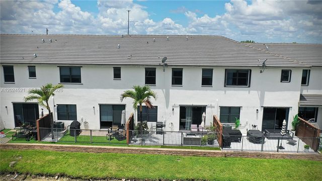 16017 NW 91st Ct, Miami Lakes, FL 33018