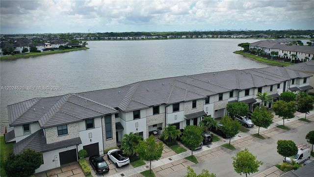 16017 NW 91st Ct, Miami Lakes, FL 33018