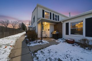 805 Wellington Avenue 805, Elk Grove Village, IL 60007