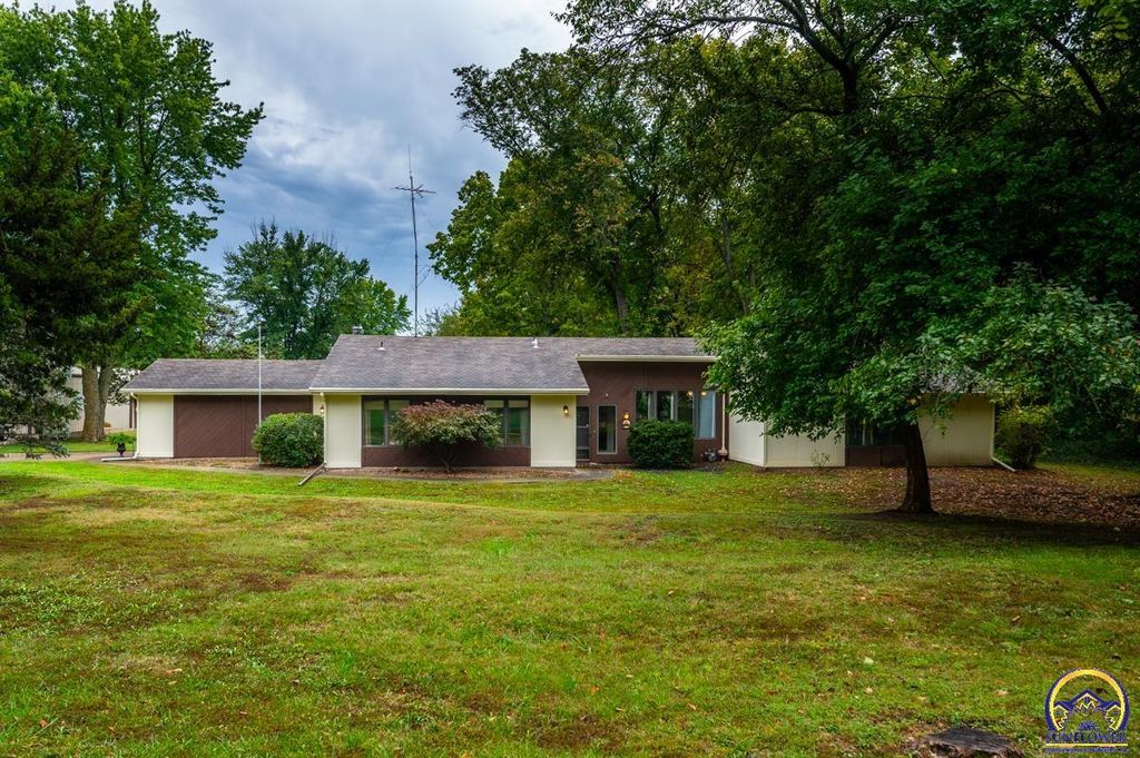 849 NE 46th ST, Topeka, KS 66617