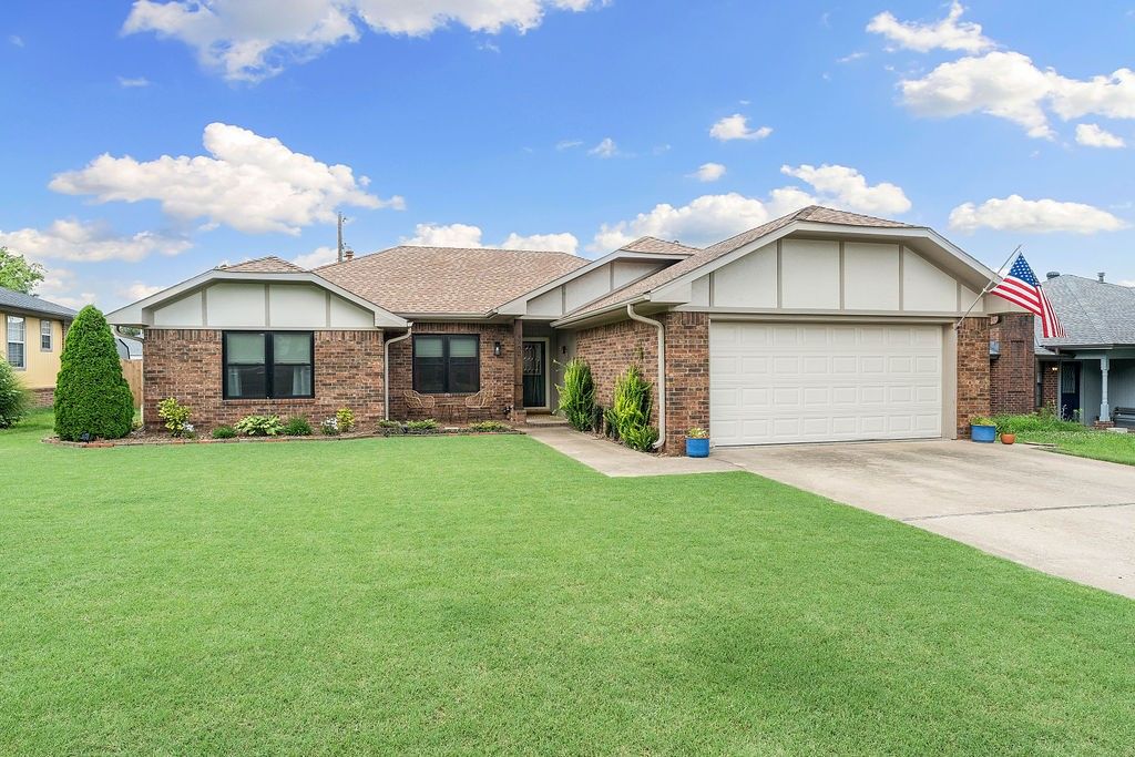 1702 S 22nd Street, Rogers, AR 72758