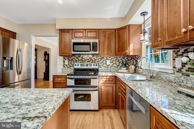 5903 FULTONS LANDING CT, Burke, VA 22015