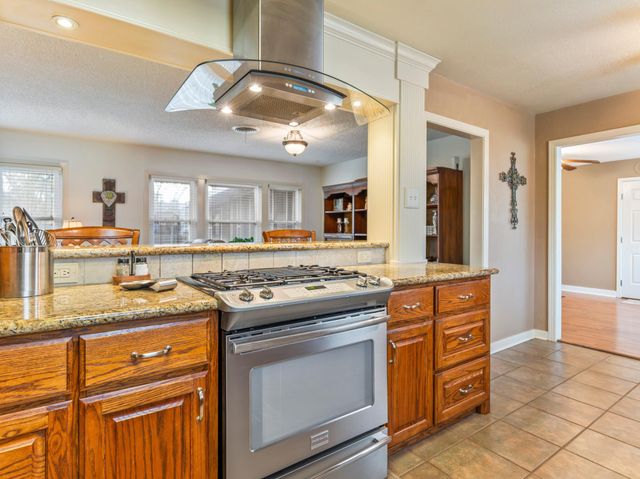 910 6th Street, Bay City, TX 77414