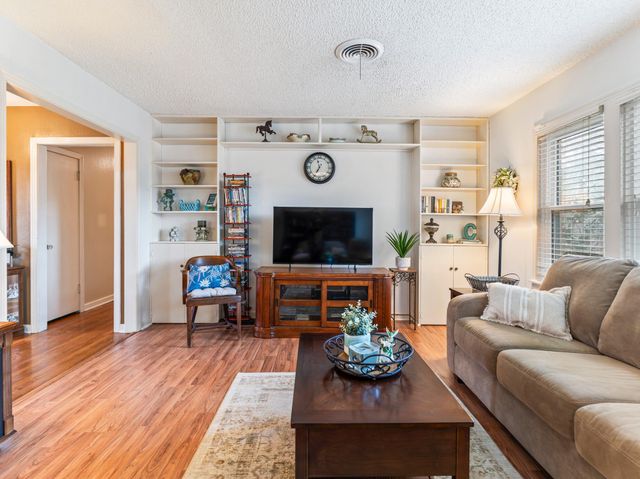 910 6th Street, Bay City, TX 77414