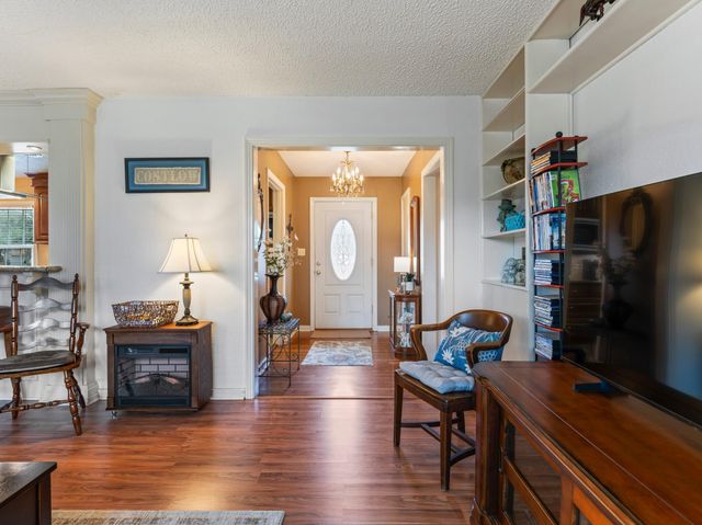 910 6th Street, Bay City, TX 77414