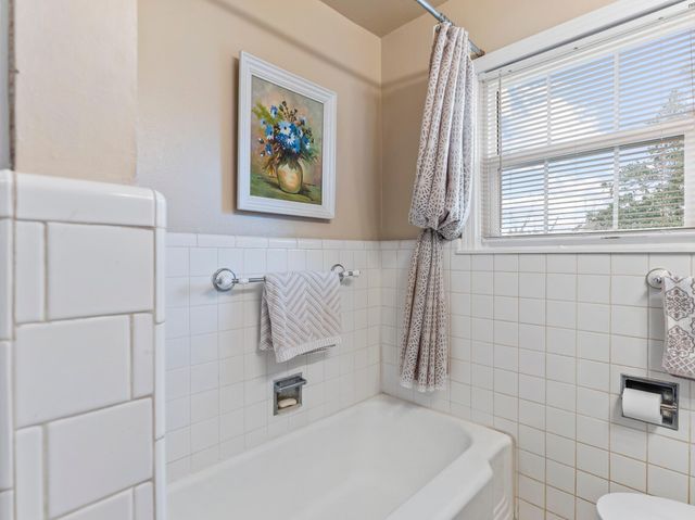 910 6th Street, Bay City, TX 77414