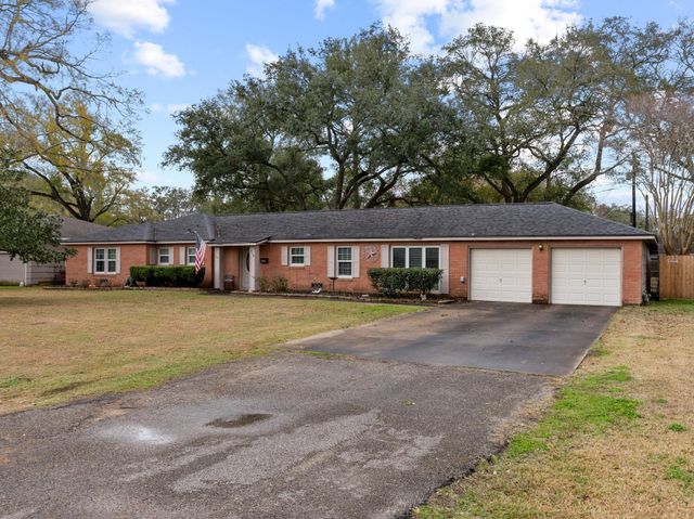 910 6th Street, Bay City, TX 77414