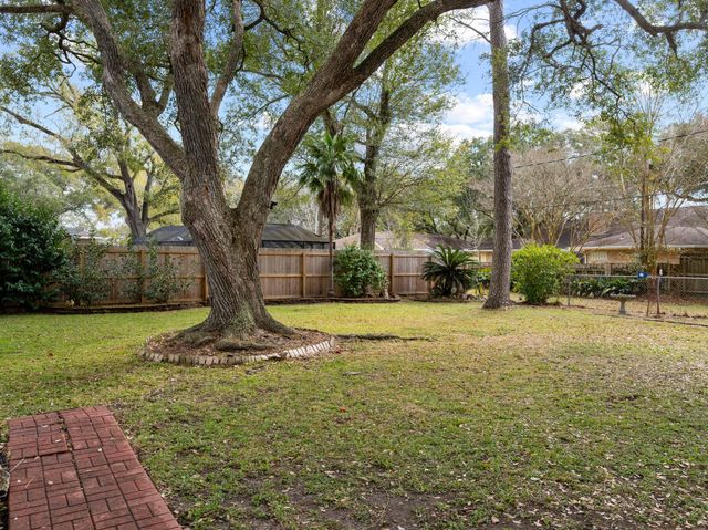 910 6th Street, Bay City, TX 77414