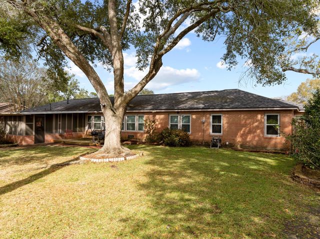 910 6th Street, Bay City, TX 77414