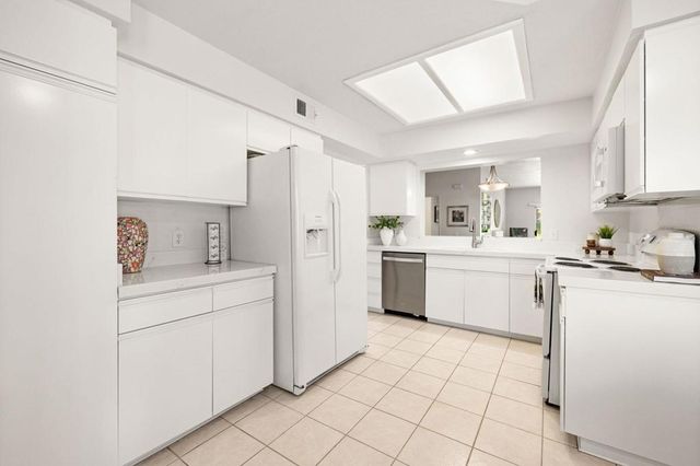 549 Desert Falls Drive E, Palm Desert, CA 92211