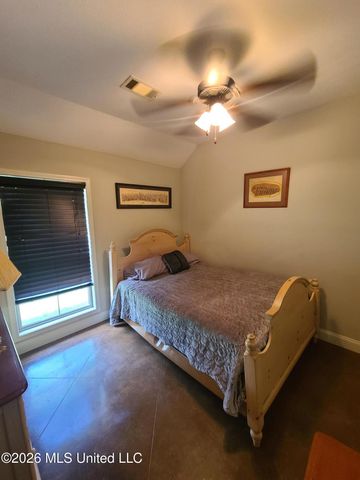 3 Lenox Court, Jackson, MS 39211