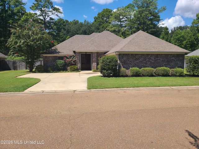 3 Lenox Court, Jackson, MS 39211