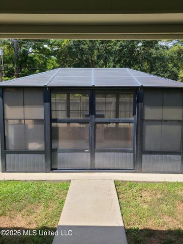 3 Lenox Court, Jackson, MS 39211