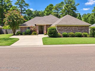 3 Lenox Court, Jackson, MS 39211