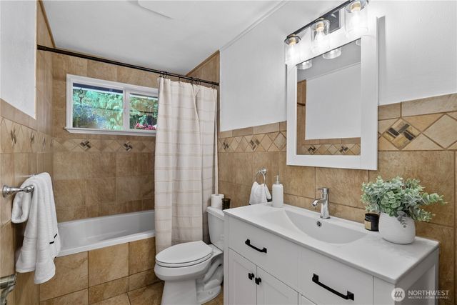 8201 172nd Avenue NE, Redmond, WA 98052
