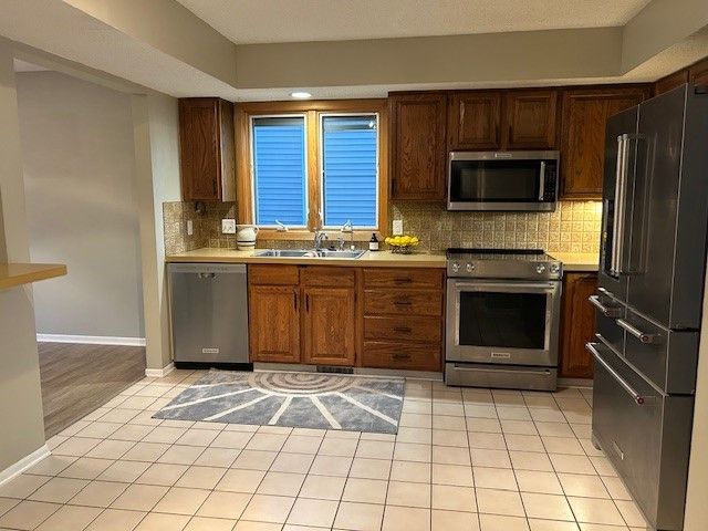 756 Knolls Court, West Des Moines, IA 50265