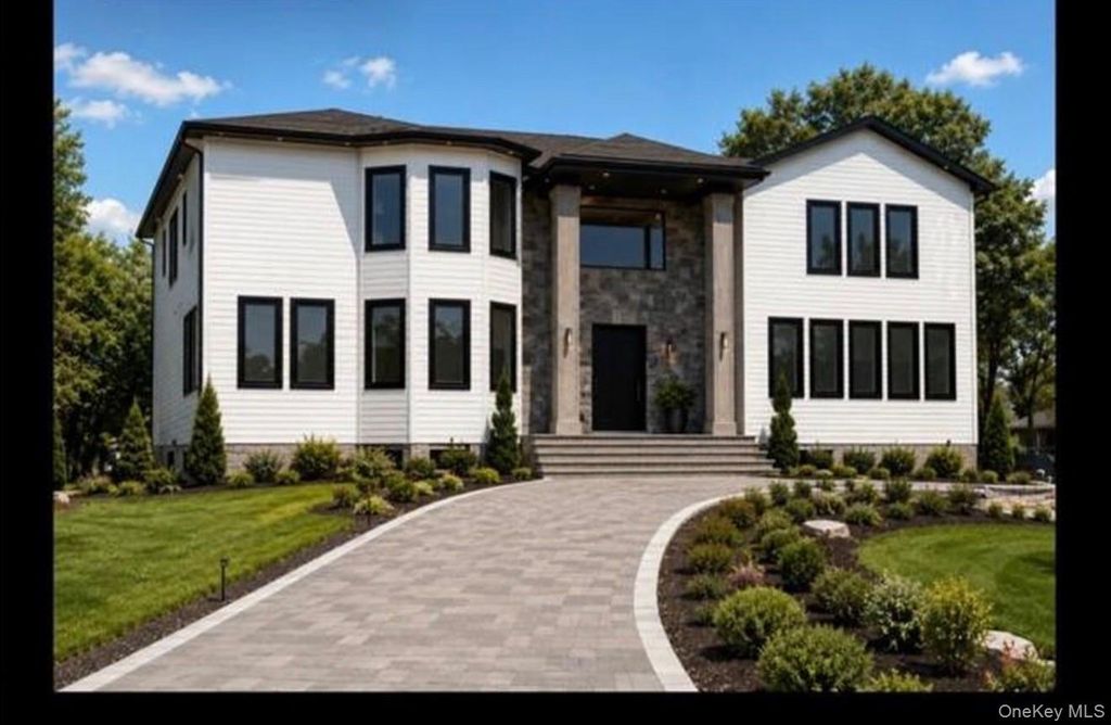 14 Wilmington Drive, Melville, NY 11747
