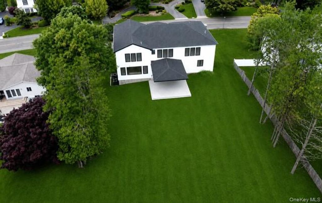 14 Wilmington Drive, Melville, NY 11747 — photo 3