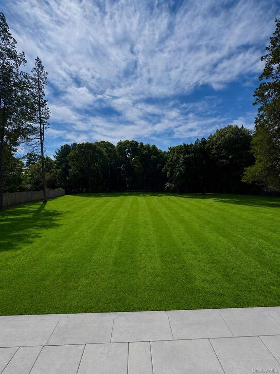 14 Wilmington Drive, Melville, NY 11747 — photo 5