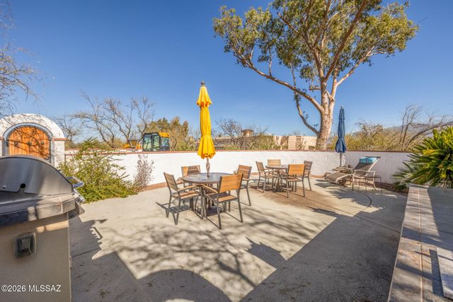 1041 W Mission Twin Buttes Road, Green Valley, AZ 85622