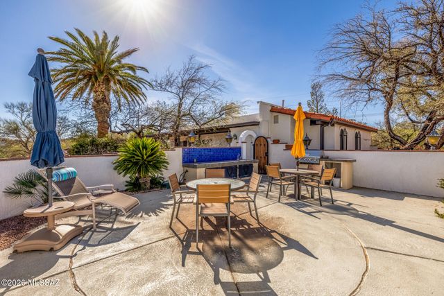 1041 W Mission Twin Buttes Road, Green Valley, AZ 85622