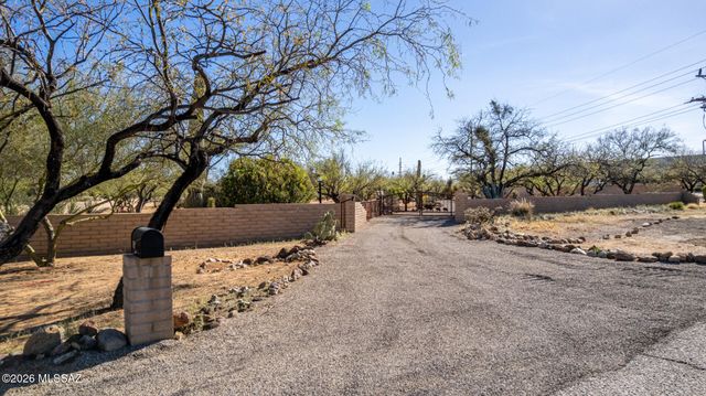 1041 W Mission Twin Buttes Road, Green Valley, AZ 85622
